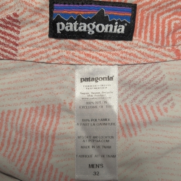 Patagonia Men's Pink Coral Geometric Stripe Wavefarer Boardshorts Swim Surf - Picture 9 of 10